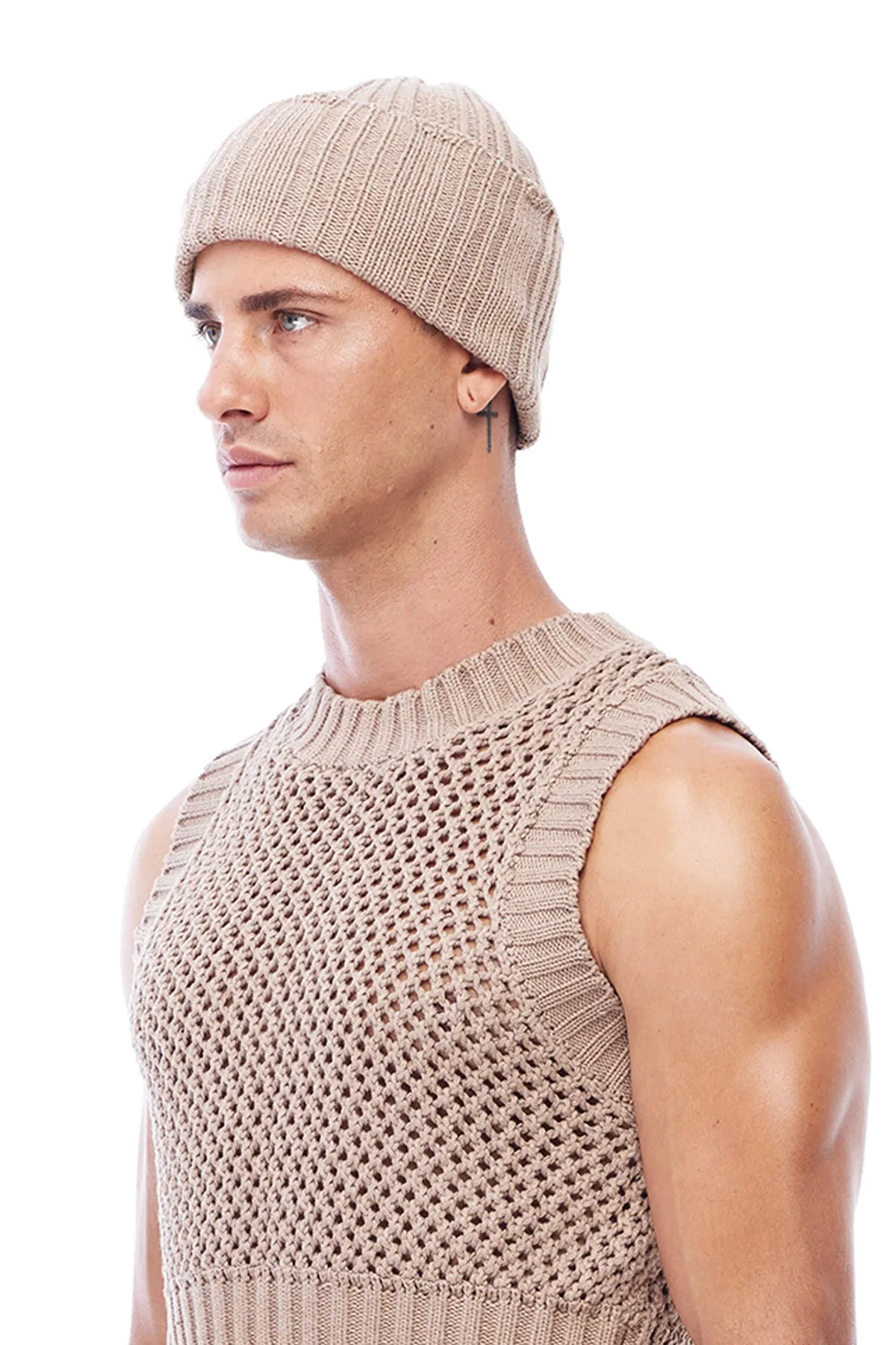 KNIT BEANIE IN TAN