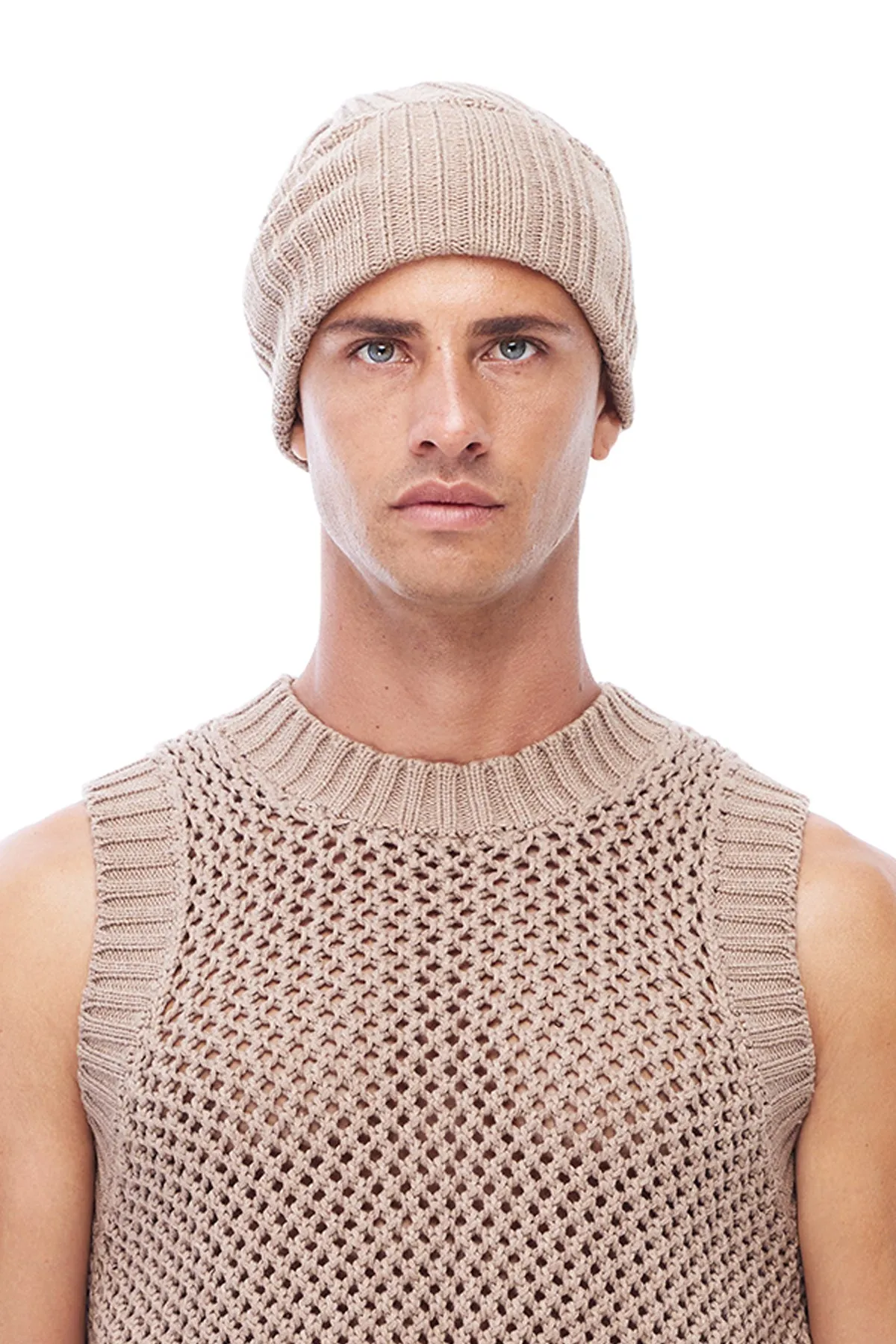 KNIT BEANIE IN TAN