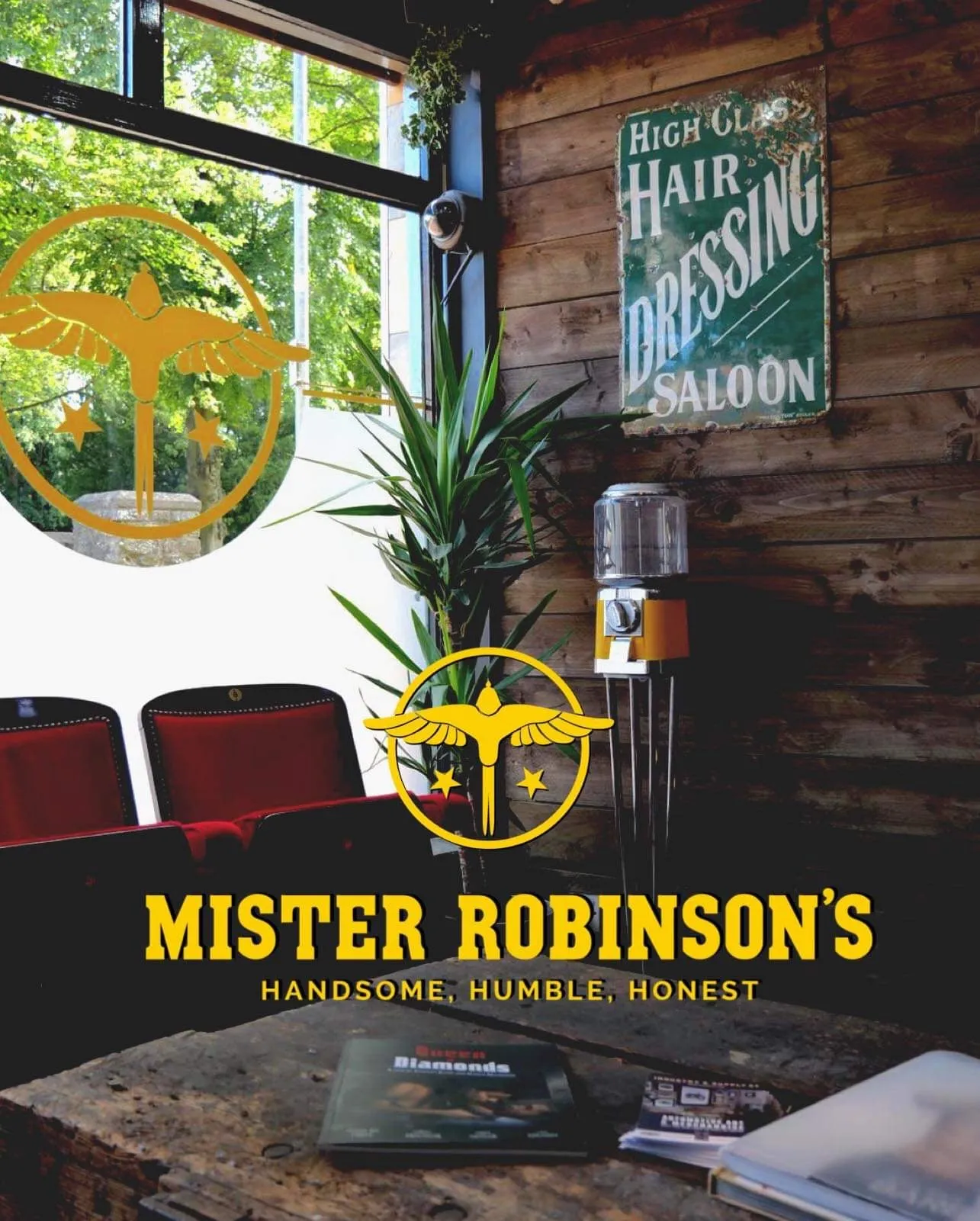 MR ROBINSONS "PUMPS" UTILITY T-SHIRT