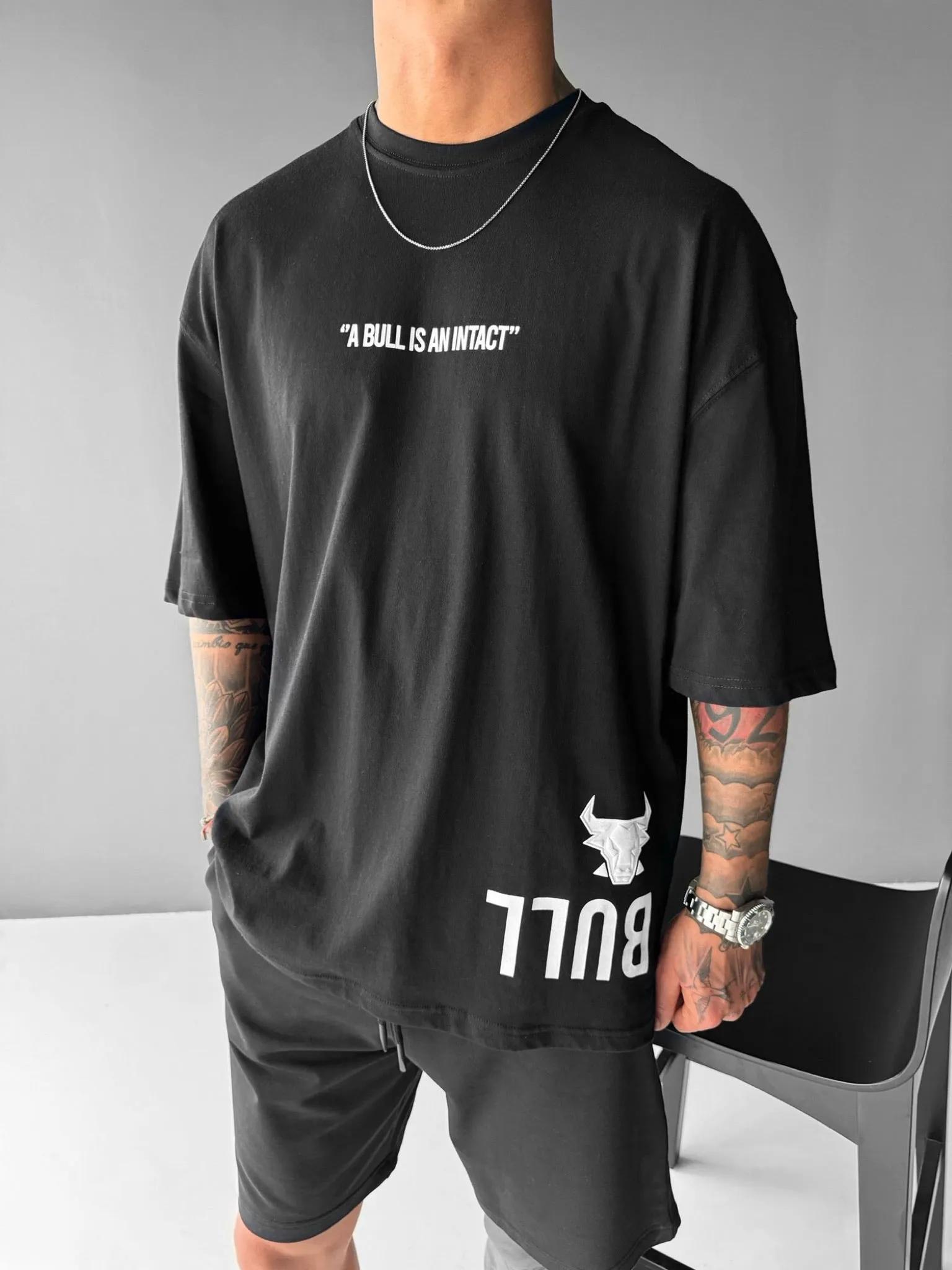 Oversize Bull T-shirt - Black and White