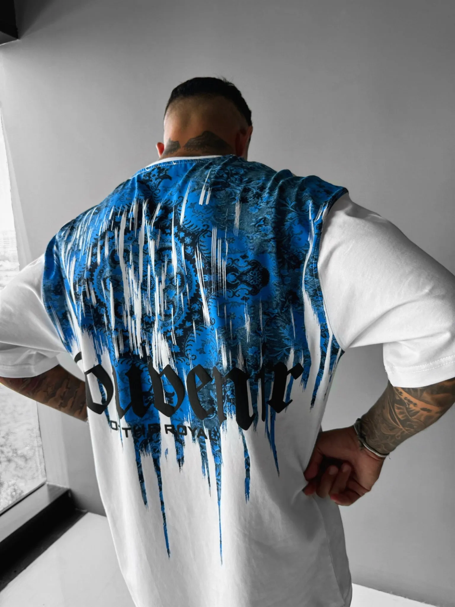Oversize Souvenir T-shirt - White and Blue