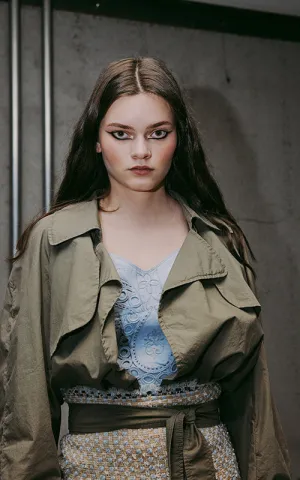 raging heart cropped khaki trench coat
